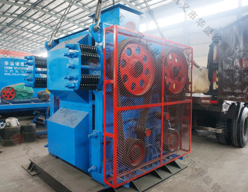 长石 四辊破碎机试机现场 星空平台重工