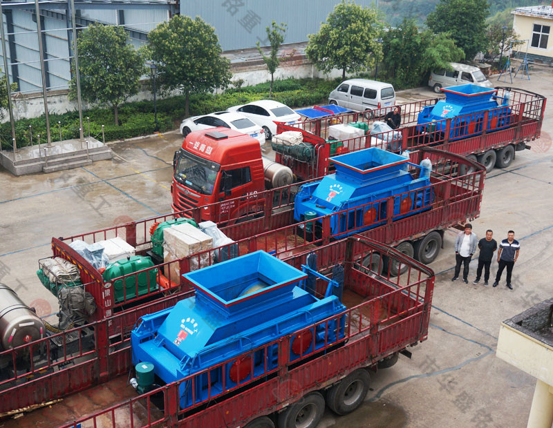 时产100吨对辊破碎机三台连发现场 