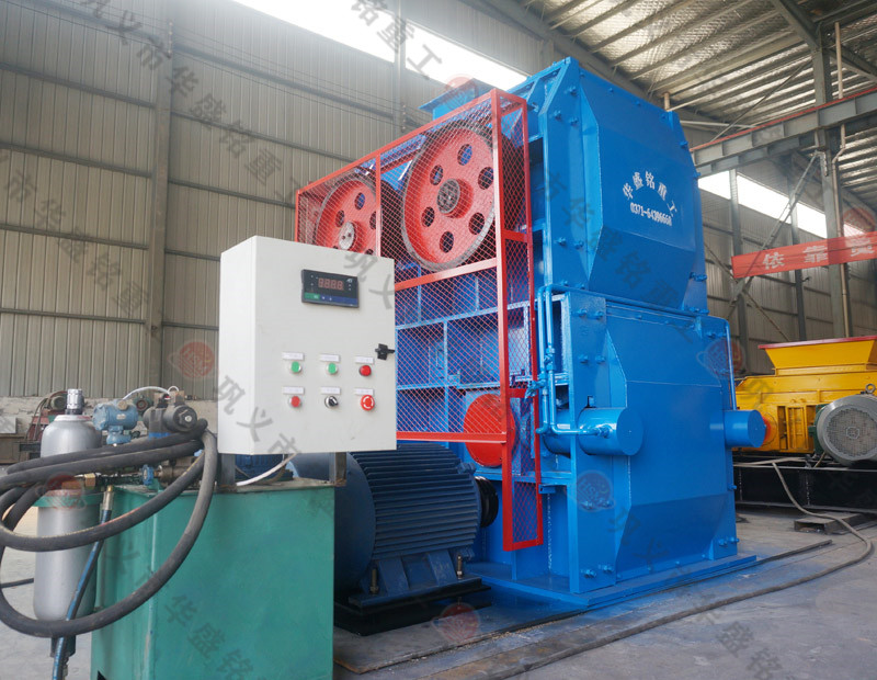 四辊破碎机接连发货，星空平台忙忙碌碌