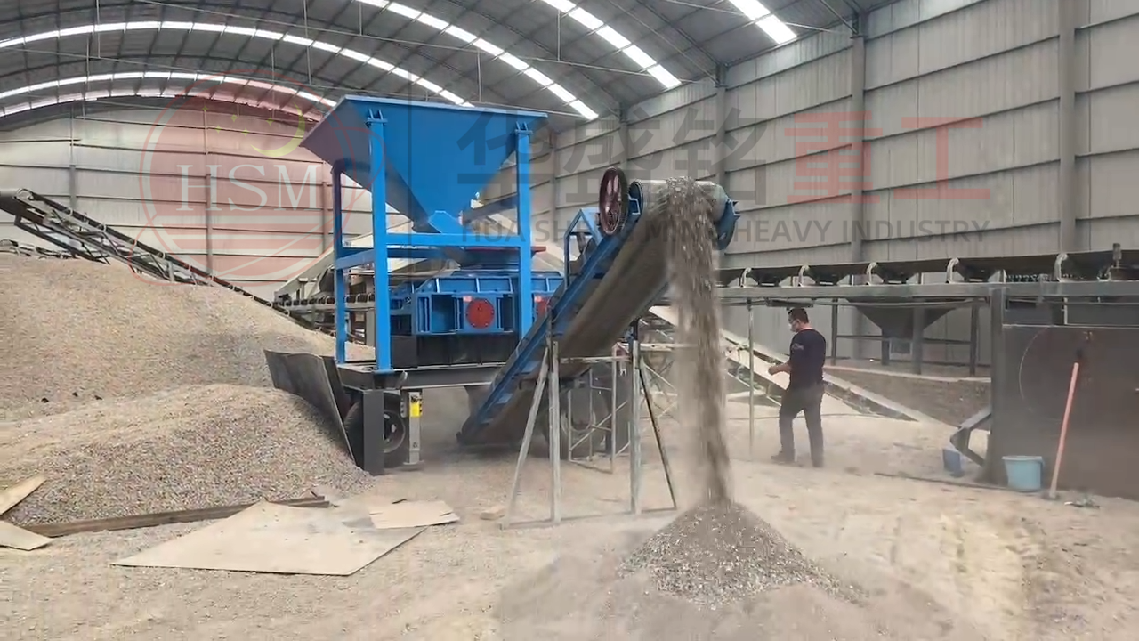 移动对辊生产现场 移动对辊生产现场