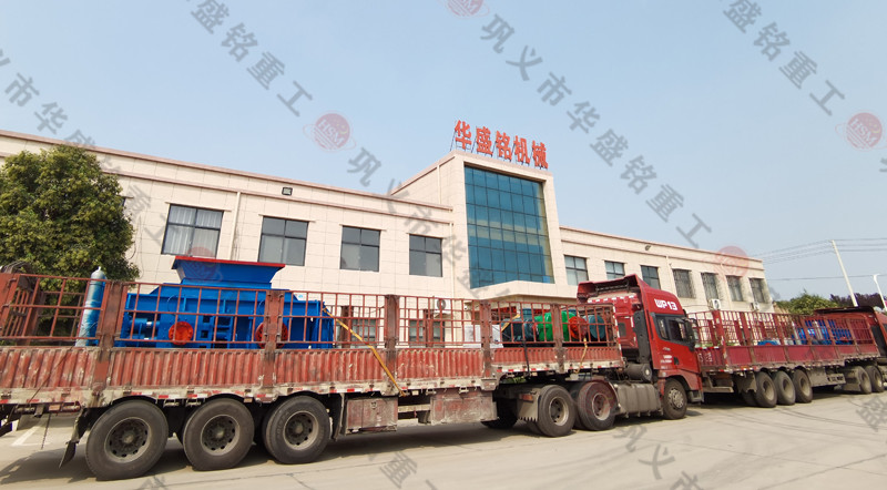 星空平台液压对辊制砂机发往云南