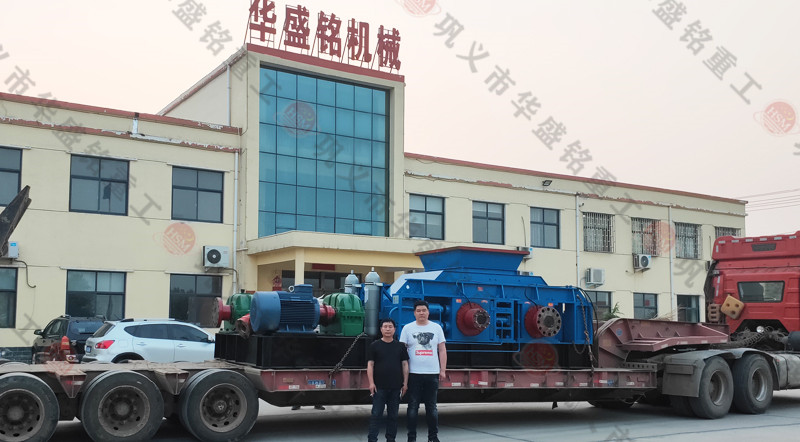 星空平台2PGY1212对辊破碎机机成功发往洛阳