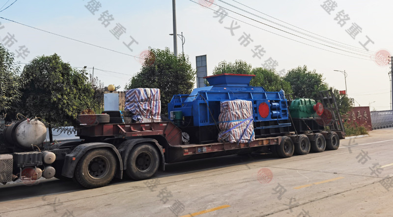 星空平台2PGY1212对辊破碎机机成功发往洛阳